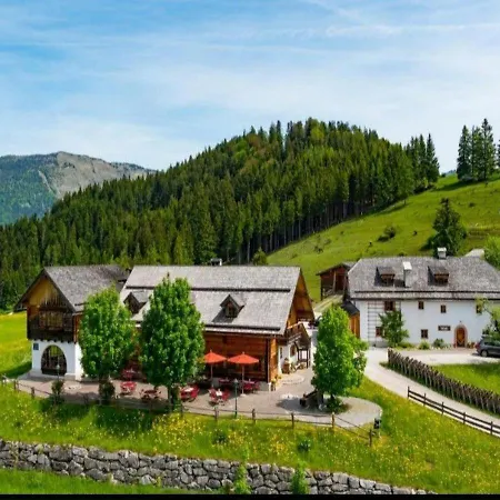 Zirbenhuette * Abtenau