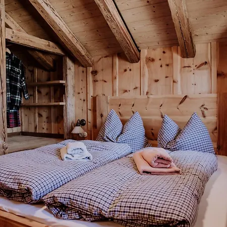 Zirbenhütte Alpesi faház Abtenau